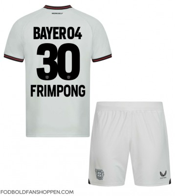 Bayer Leverkusen Jeremie Frimpong #30 Udebanetrøje Børn 2023-24 Kortærmet (+ Korte bukser)